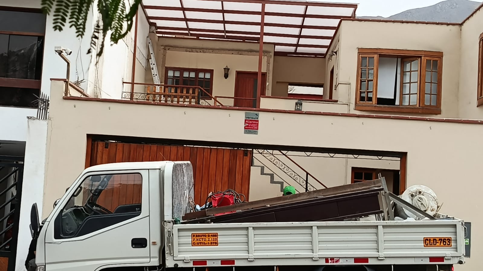 Carga de desmonte durante trabajo realizado en Jesús María, Lima