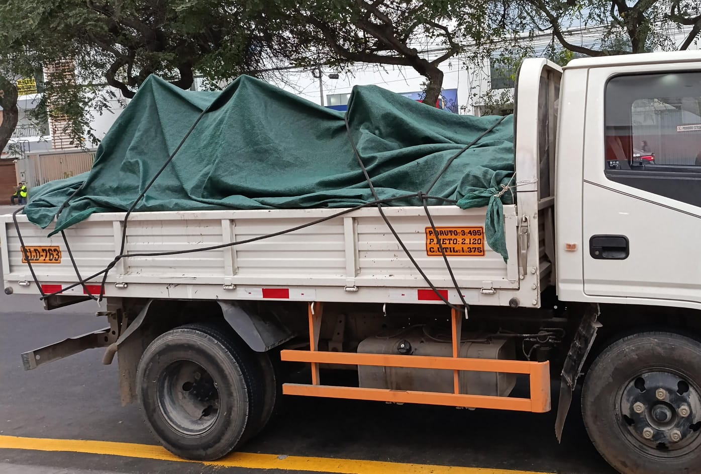 Carga de desmonte durante trabajo realizado en Pueblo Libre, Lima