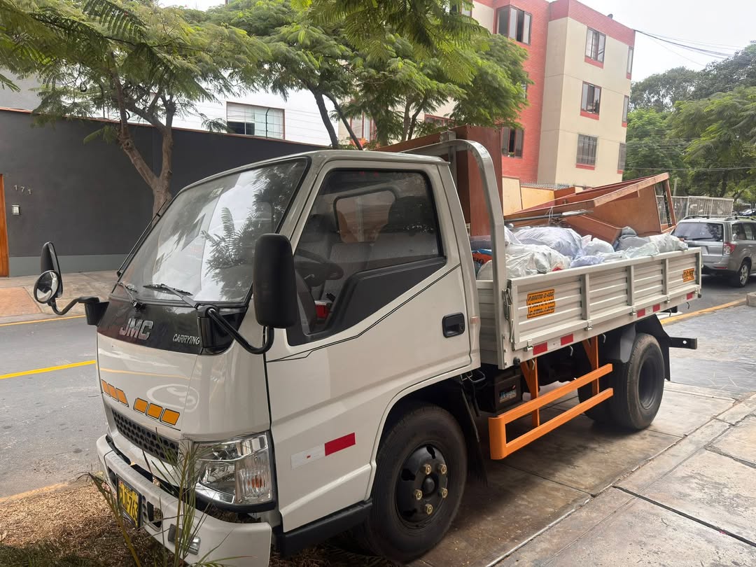 Recojo de sacos de desmonte realizado en San Borja
