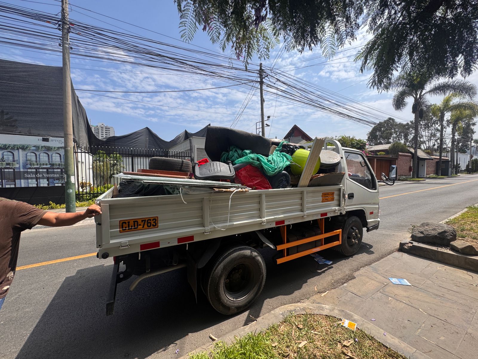 Trabajo real de retiro de desmonte realizado en Santiago de Surco