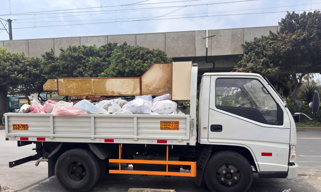 Recojo de sacos de desmonte realizado en Surquillo